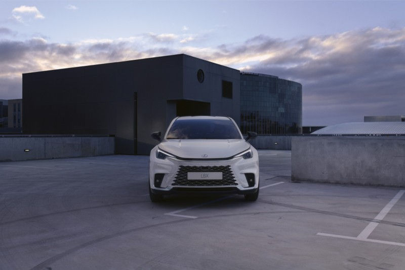 Lexus LBX foto 4