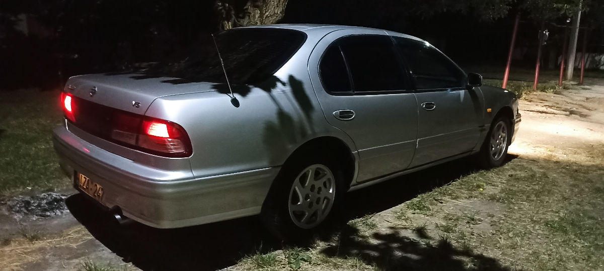 Nissan Maxima foto 2