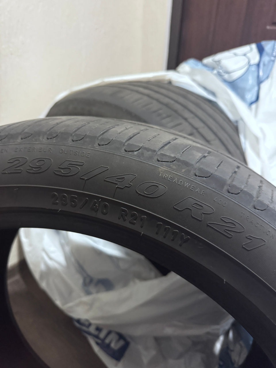 Продам Летние Скаты Pirelli 295/40r21 Лето foto 2