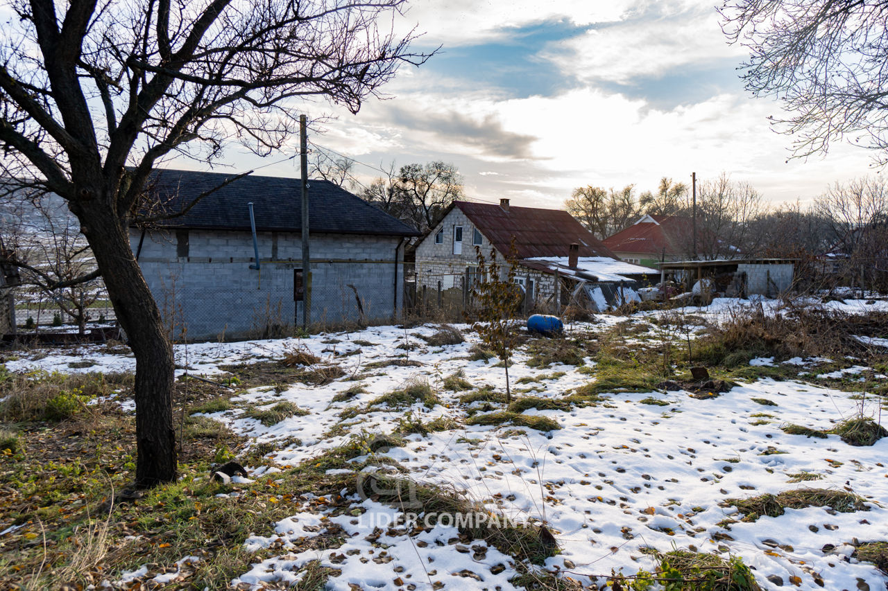 Casa/ teren pentru construtie/ prima linie 29 ari r. Criuleni, s. Coșernita foto 11