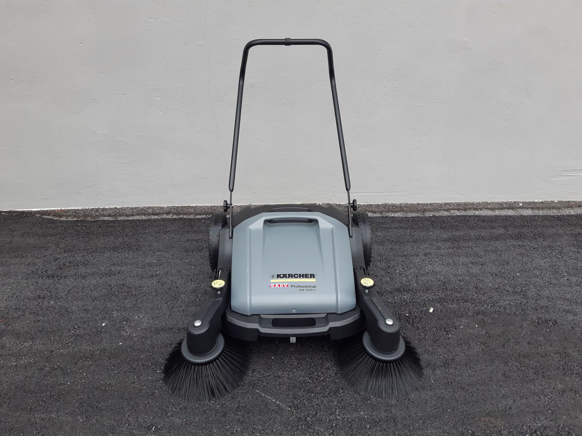 Mașină de măturat Karcher KM 70/15 - Livrare în toată Moldova! Credit 0% foto 1