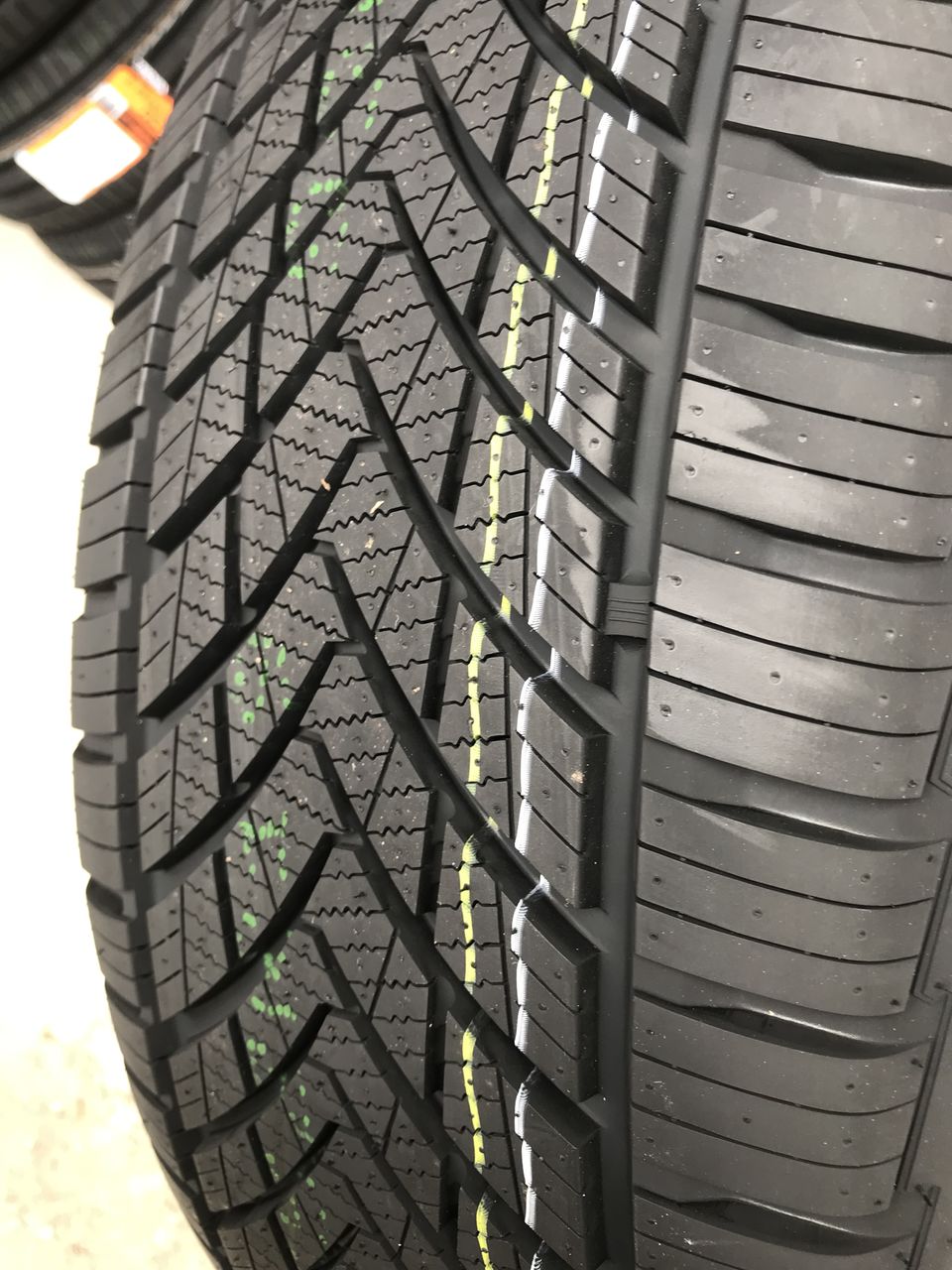 225/55 R19 Tracmax Allseason Trac saver (4 seasons)/ Доставка, livrare toata Moldova foto 4