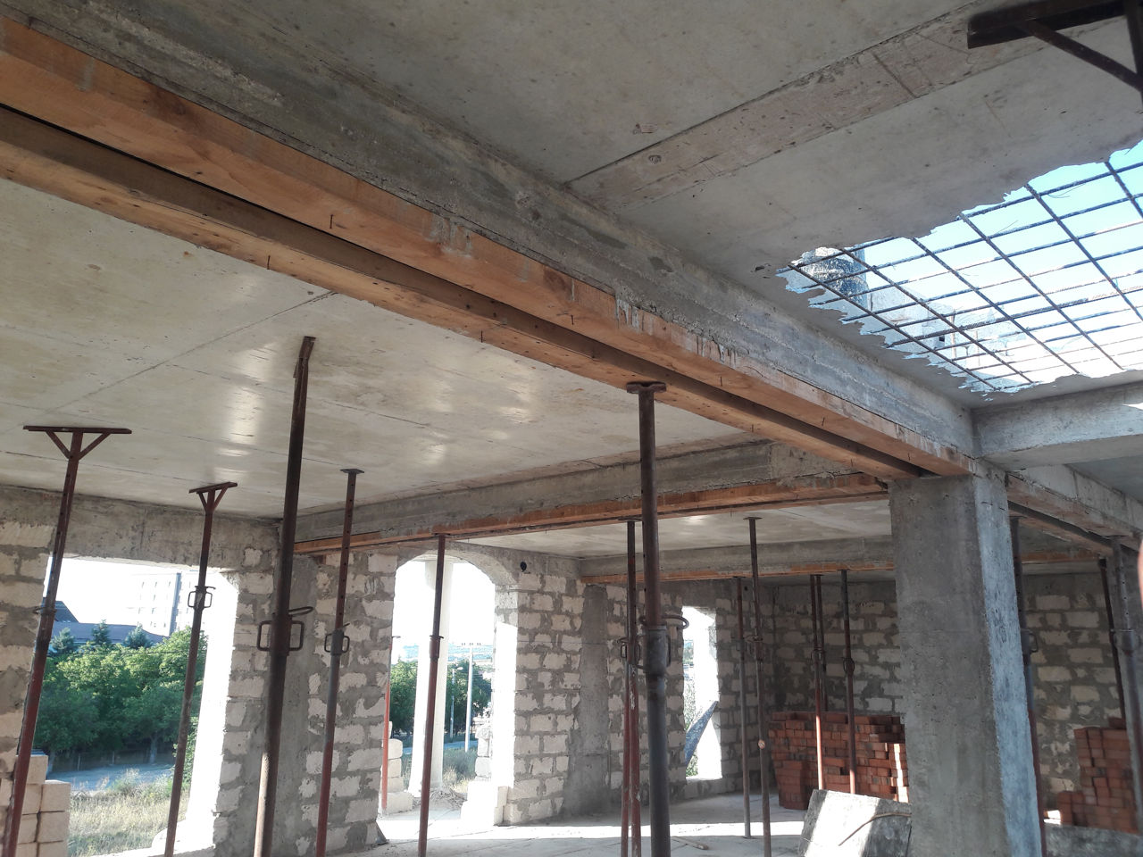 Executam lucrării de construcției a caselor,  lucrări de bitonare, zidarie,fundamente si altele!!! foto 7