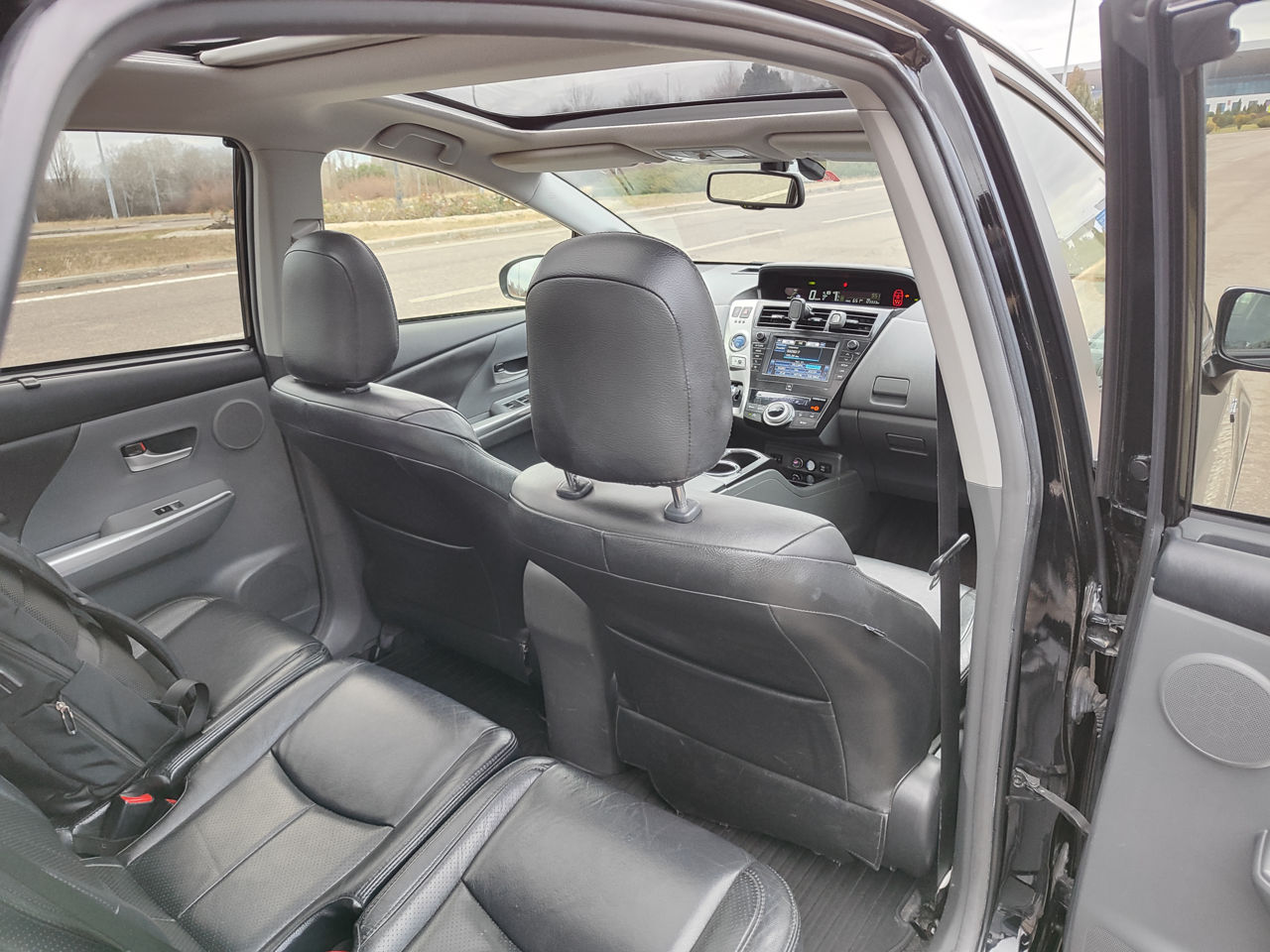 7 locuri Toyota Prius Plus în stare ideală!!! Dotat cu Panorama,  Salon din Piele, încălzire scaune foto 2