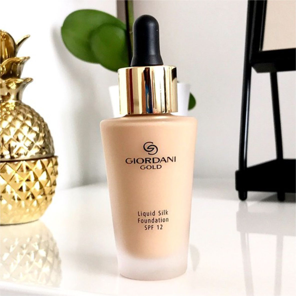 Тональная основа и румяна в шариках серии Giordani Gold от Oriflame