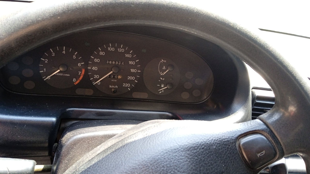 Mazda 323 1.5 Benzina foto 2