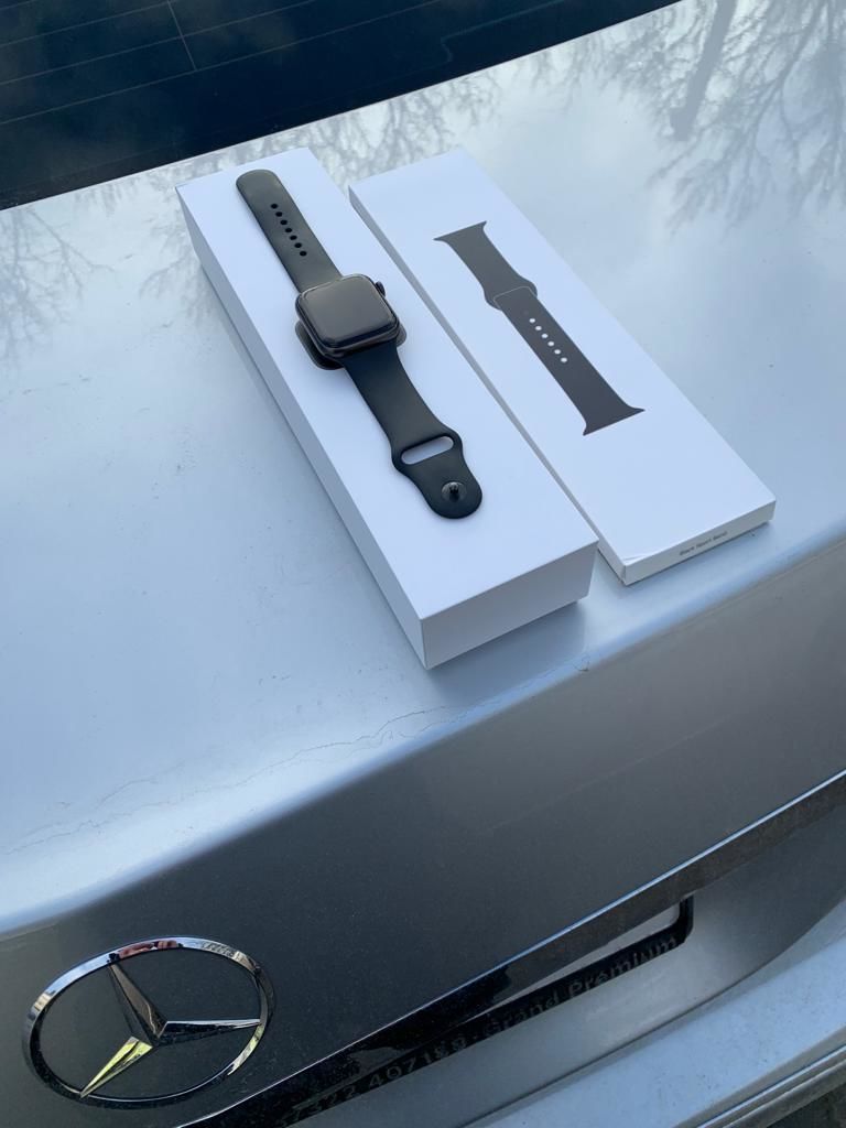 Apple Smart Watch Series 5 44mm ideal