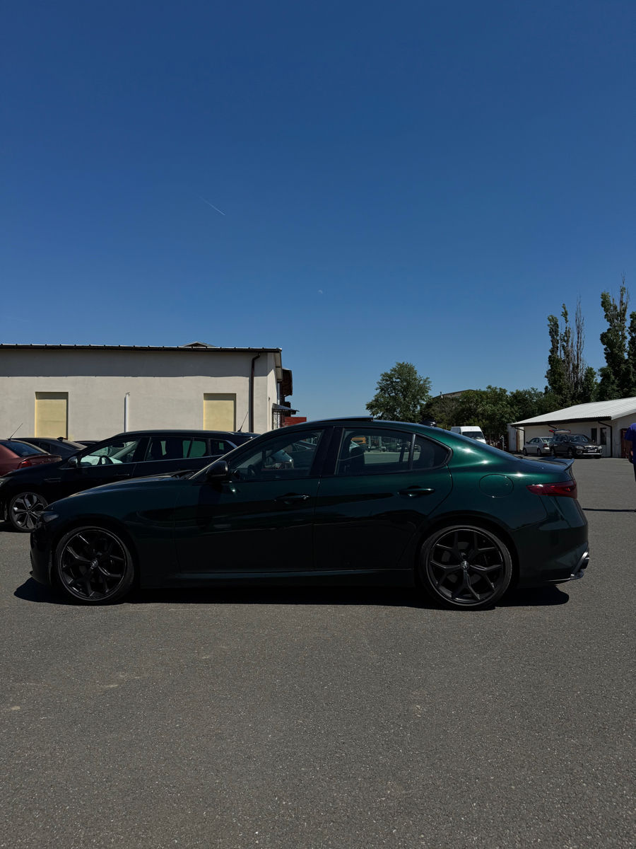 Alfa Romeo Giulia foto 2