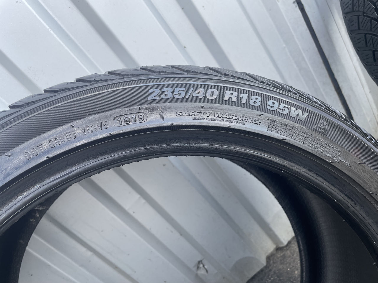 235/40 R18 Kumho - зимняя