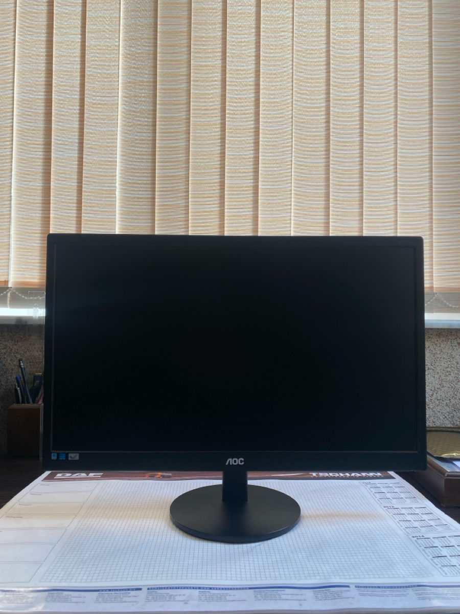 Monitor AOS E2270 Sw, la mana a doua-stare foarte buna