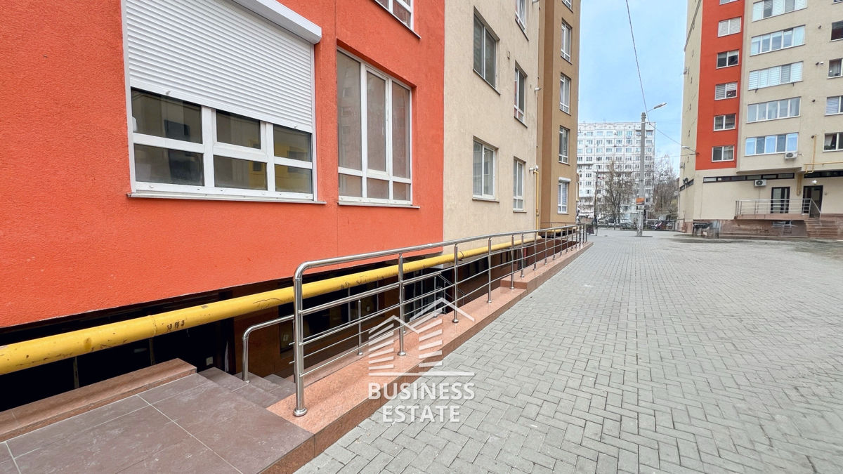 Vânzare! Comercial 154 m2! Prima linie! Ciocana, str. Ginta Latină. foto 3