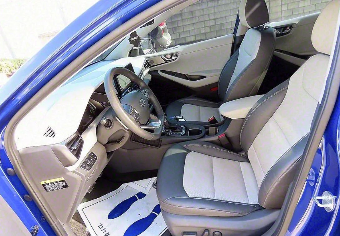 Hyundai IONIQ фото 2