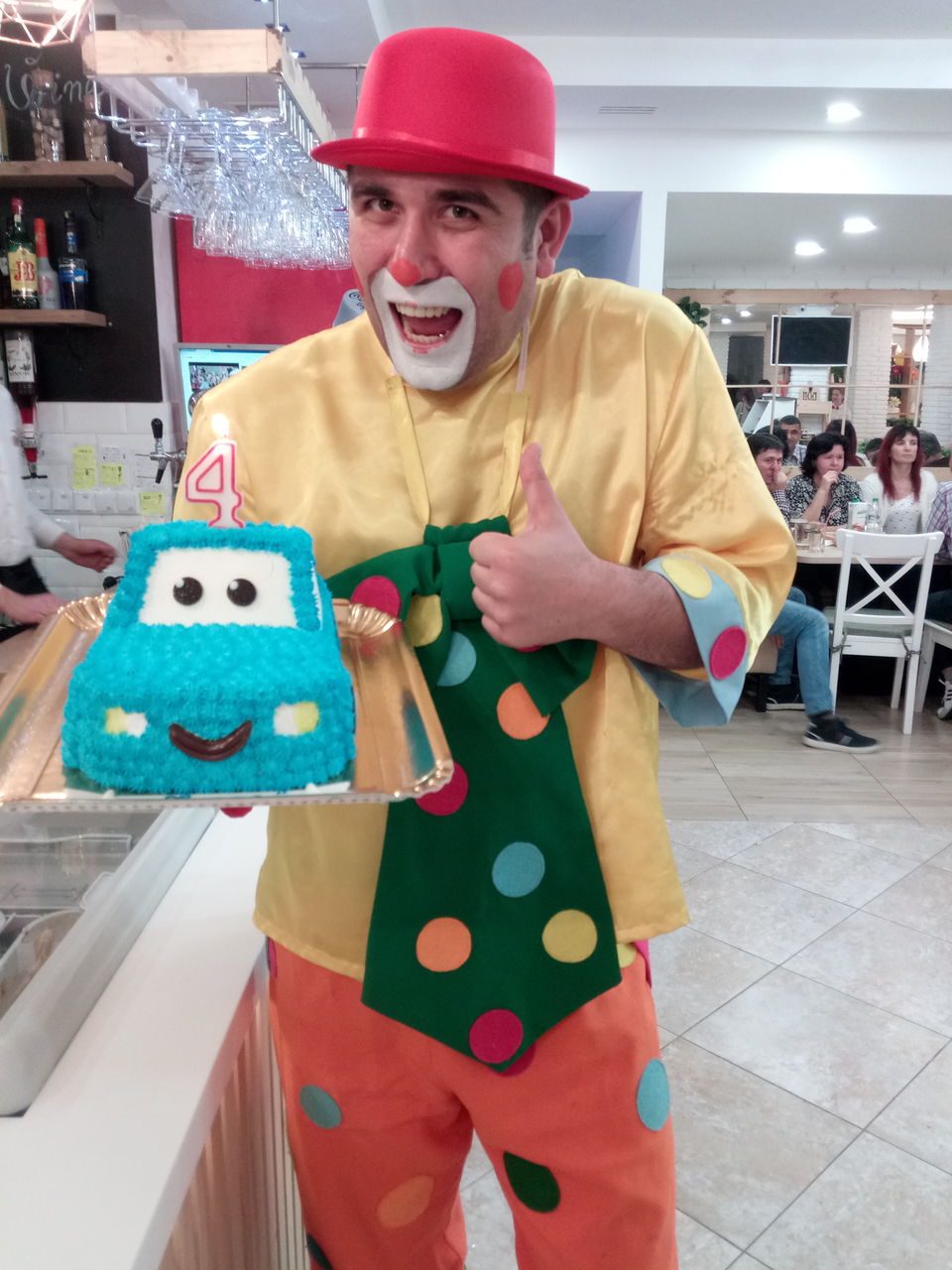 Animatori curier livram surprize şi cadouri foto 6