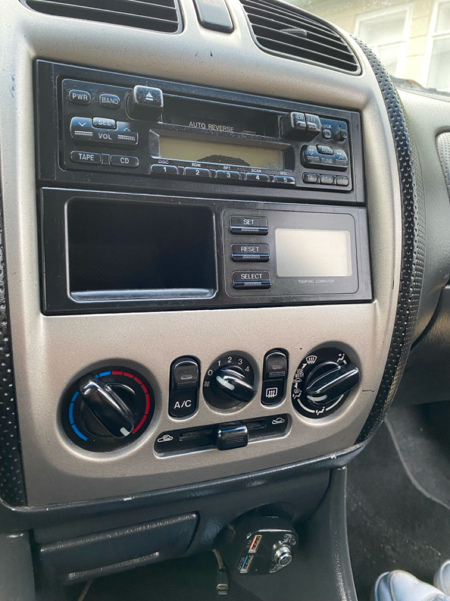 Mazda 323 фото 7