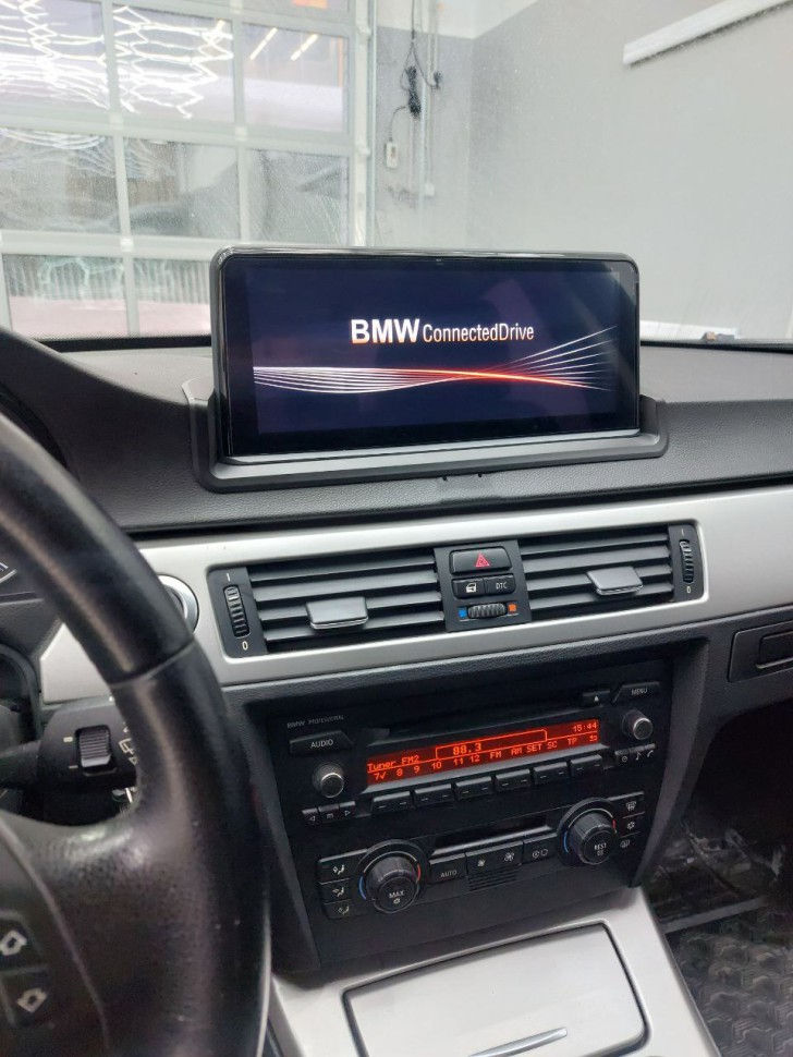 BMW - замена штатных мониторов и приборные панели на Android фото 5