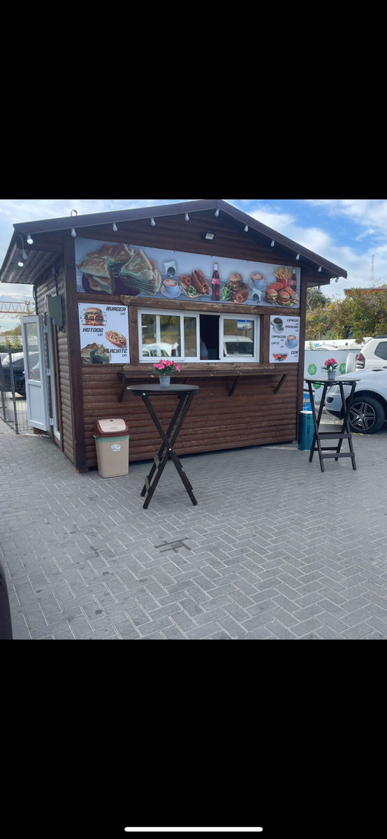 Vind căsuța din lemn căsuța este echipată cu toată tehnica pentru fastfood foto 0