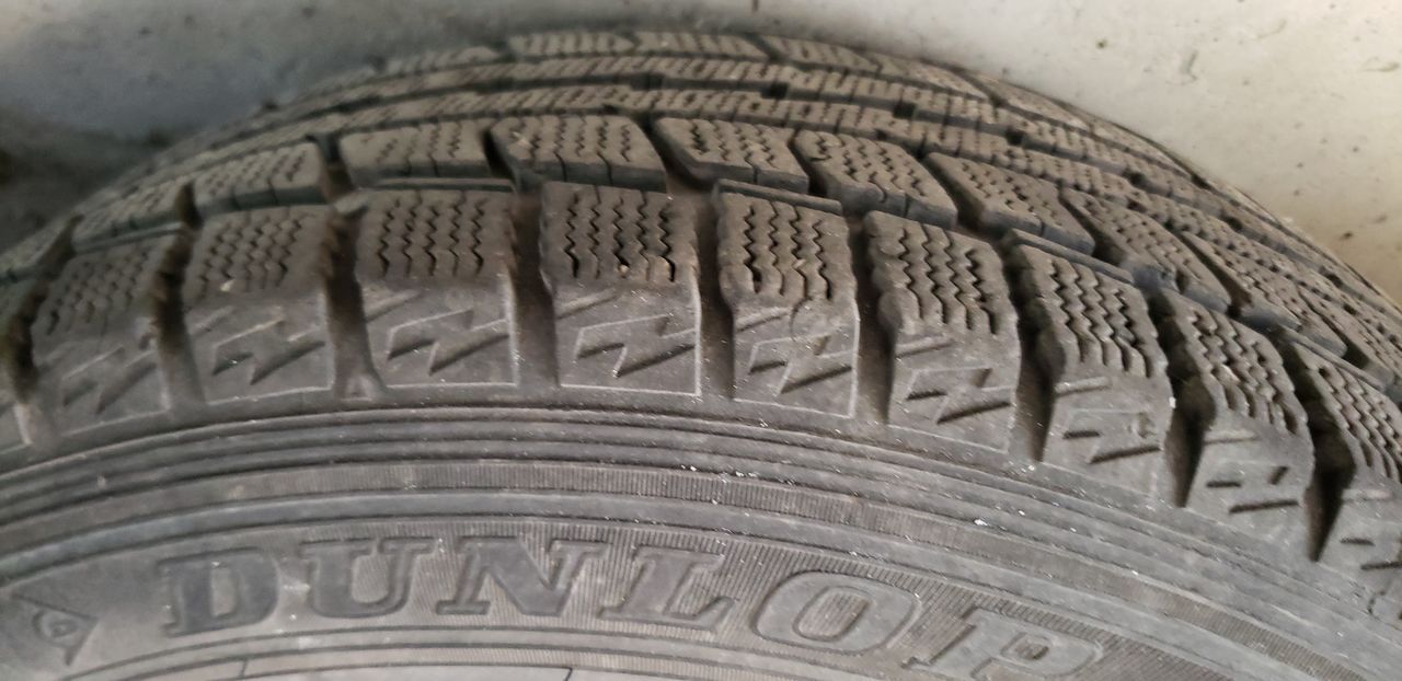 Резина-зима Dunlop на дисках
