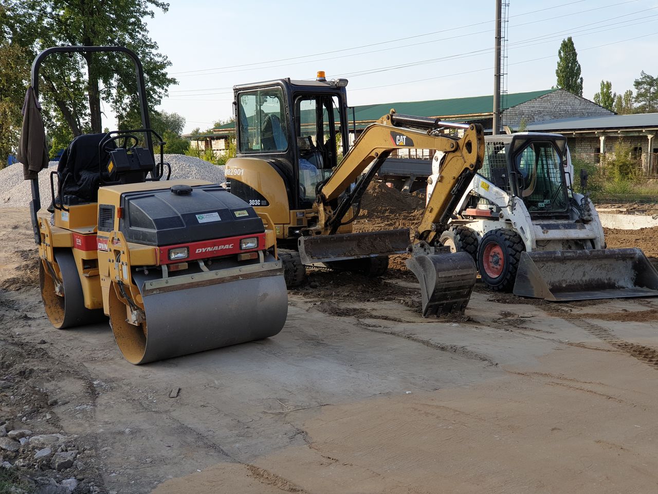 Servicii excavator, buldoexcavator,bobcat,miniexcavator,compactor,каток,Kamaz,dezapezire foto 0