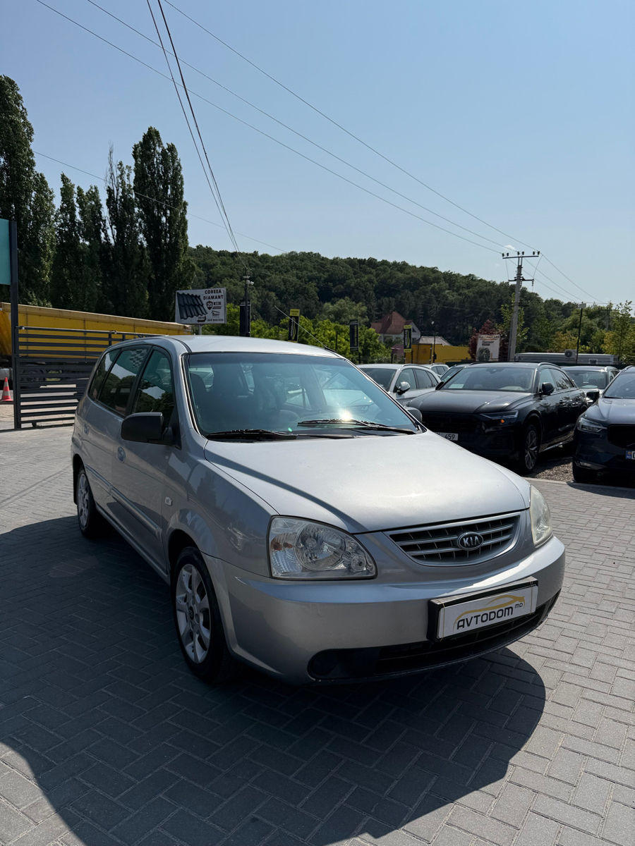 KIA Carens фото 1