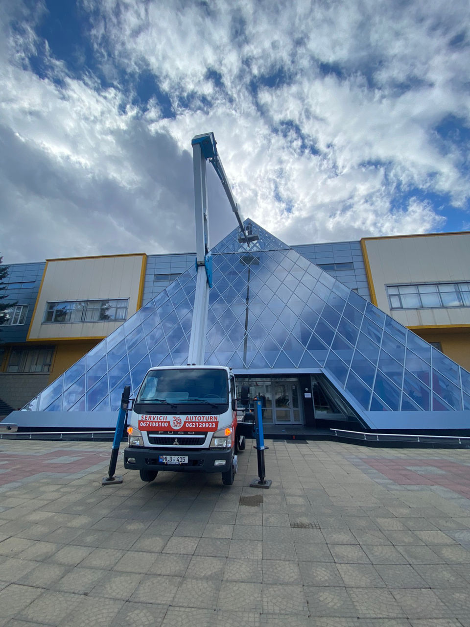 Servicii Autoturn/ lucrări la înălțime  24/7 foto 17