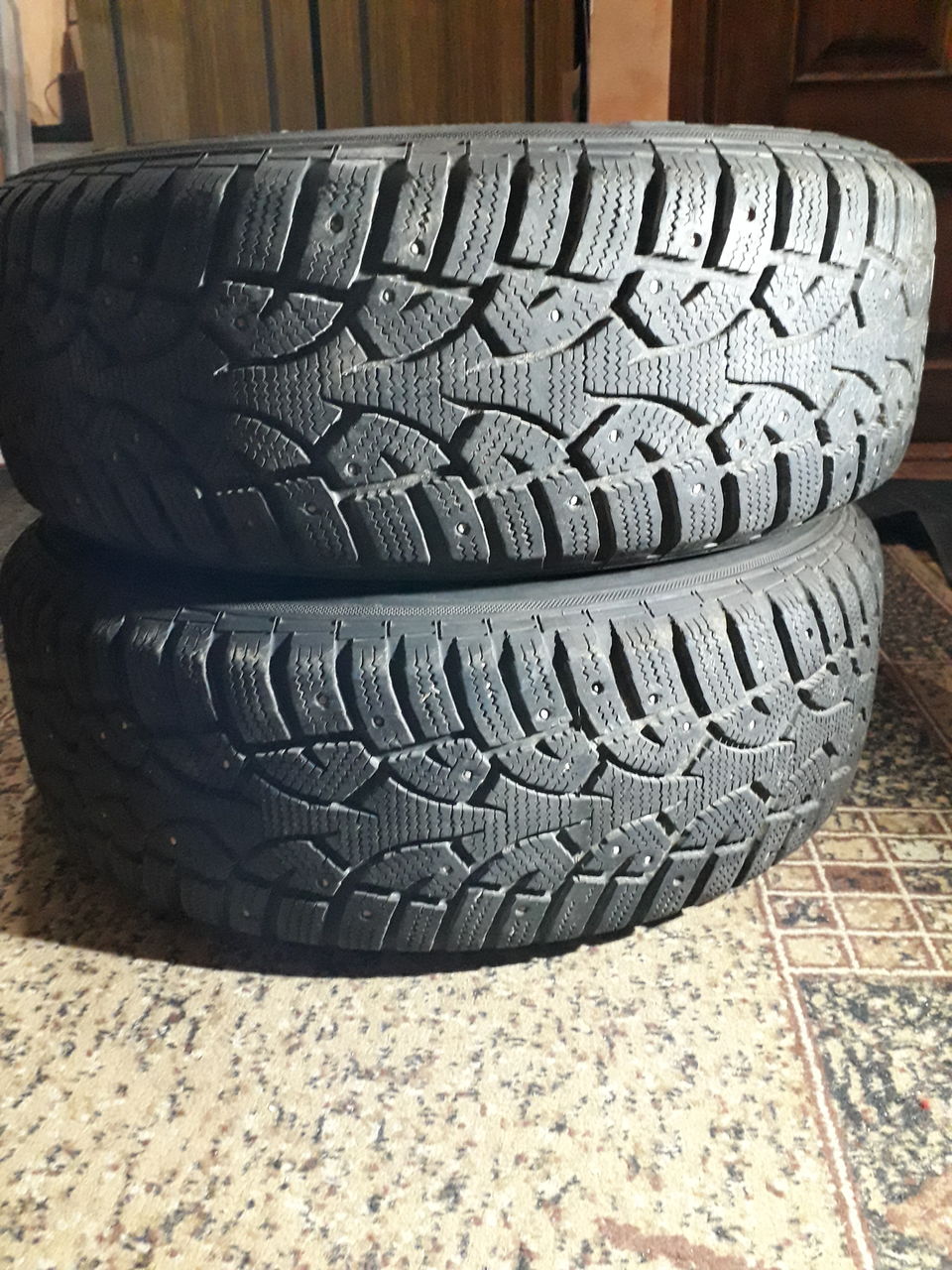 Два колеса с зимней резиной R15