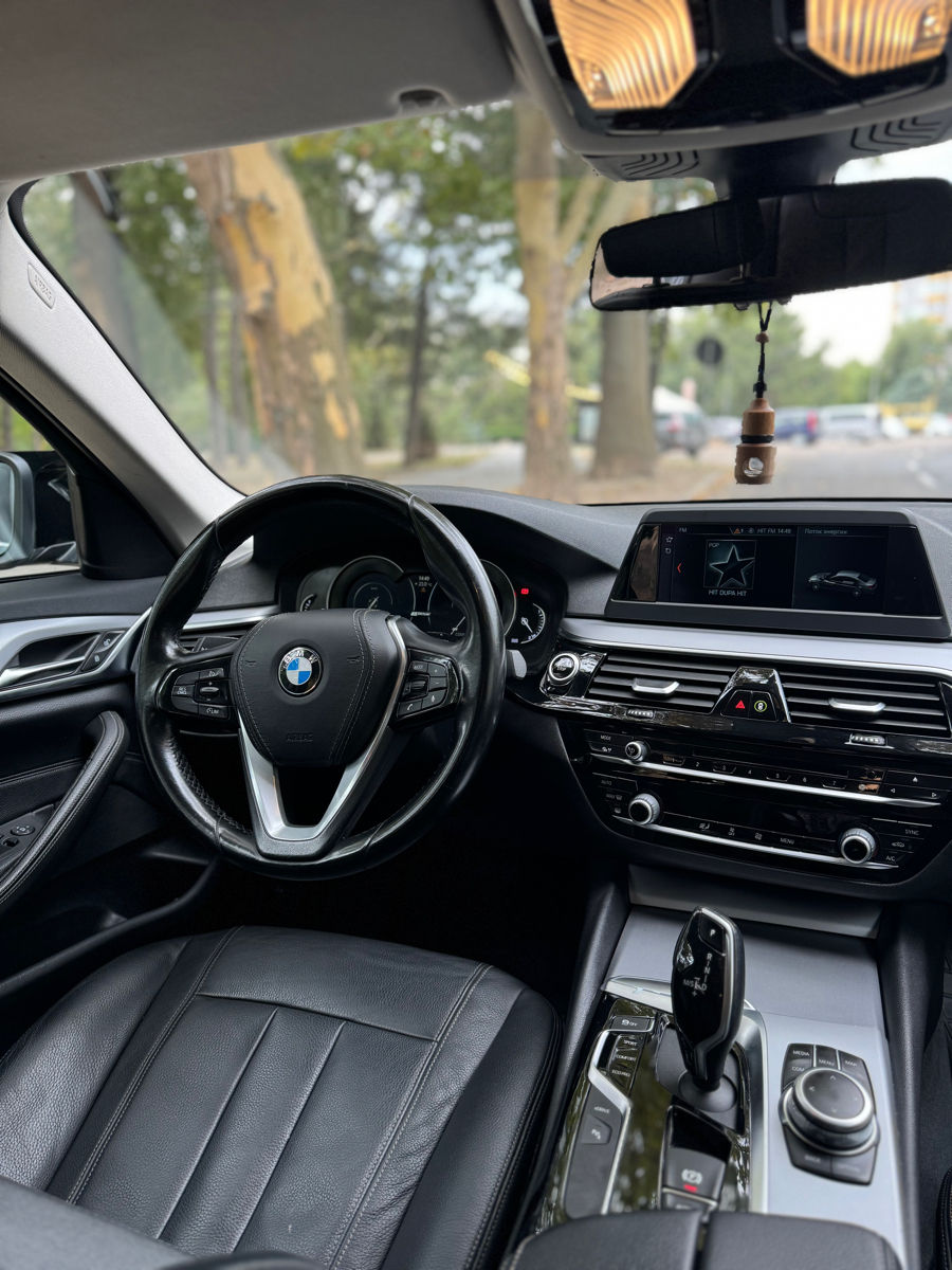 BMW 5 Series foto 3