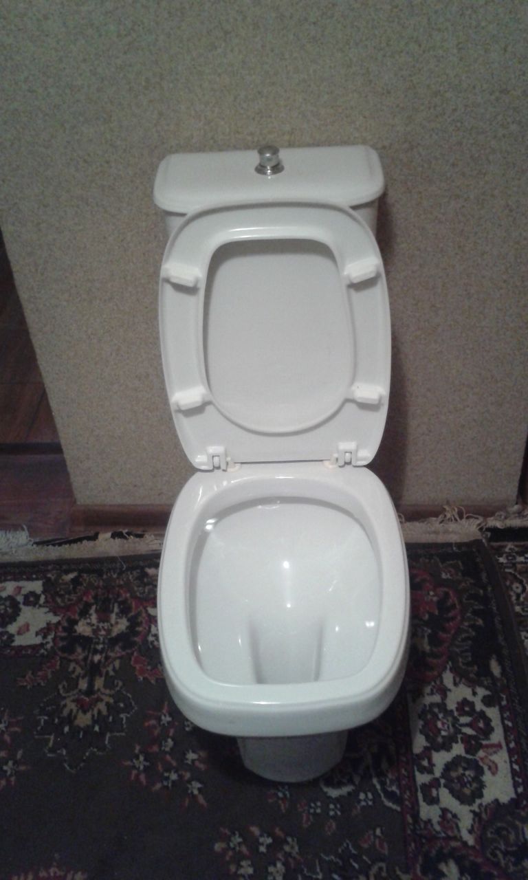 Продам новый комплект унитаза( эксклюзив)