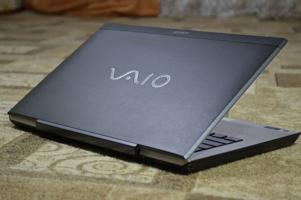 Sony Vaio 14/ Core I5 2410M/ 8Gb Ram/ 320Gb HDD/ Dedicated Graphics!!!