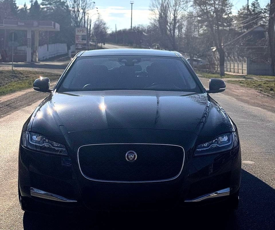Jaguar XF фото 0