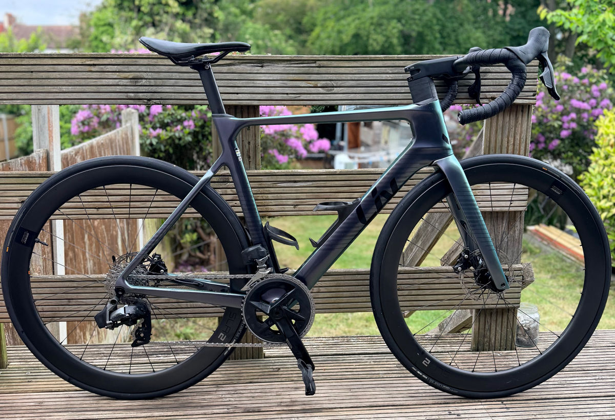 GiantEnviLiv/fullcarbon/SramRivaleTap