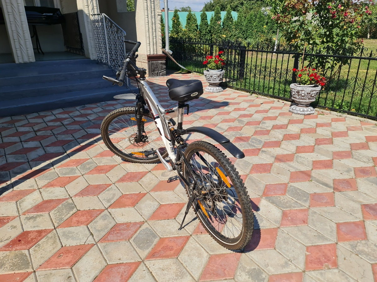 Vînd bicicletă foto 3