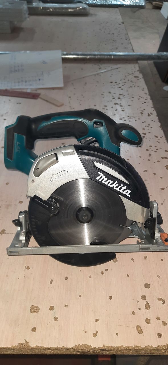 Аккумуляторная дисковая пила Makita DHS 630