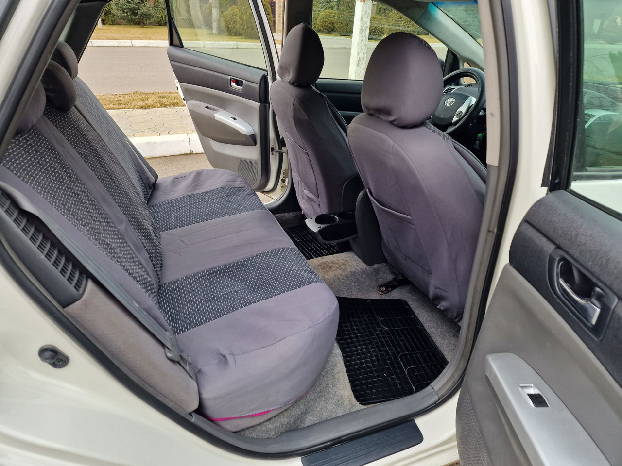 Toyota Prius фото 10