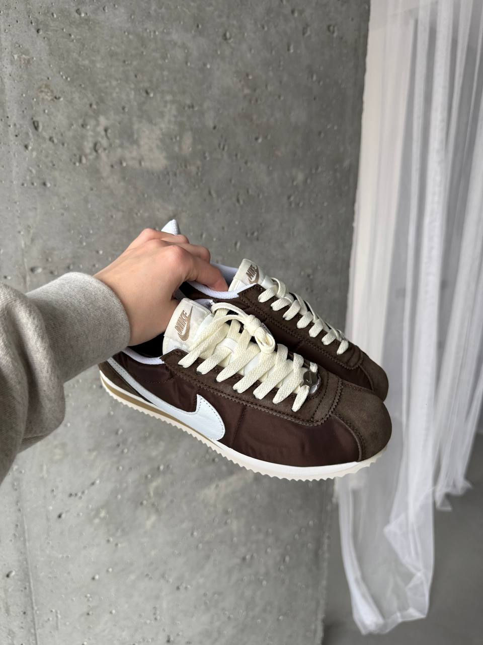 Nike Cortez Brown premium foto 2