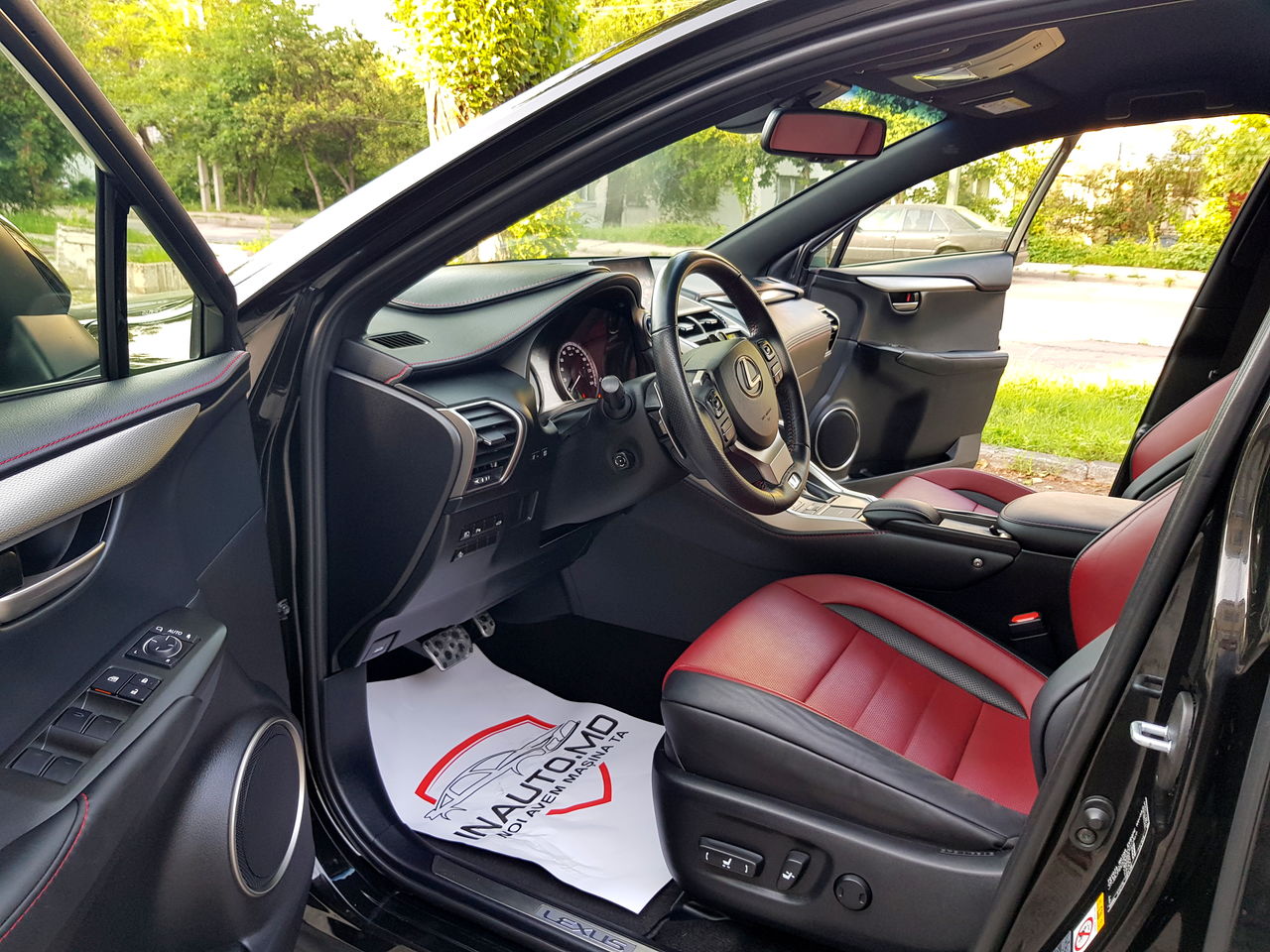 Lexus nx салон