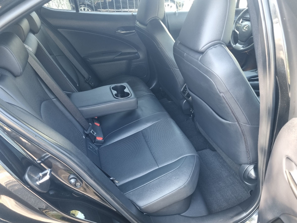 Lexus UX 2020 photo 17