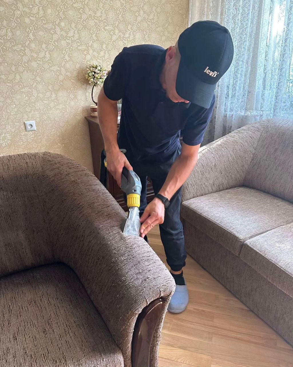 Servicii profesionale de curatenie dupa constructor/reparatie! Avem tehnica si solutii speciale! foto 6