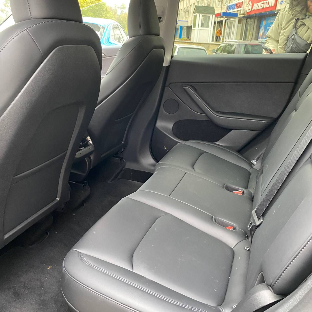 Tesla Model Y foto 8