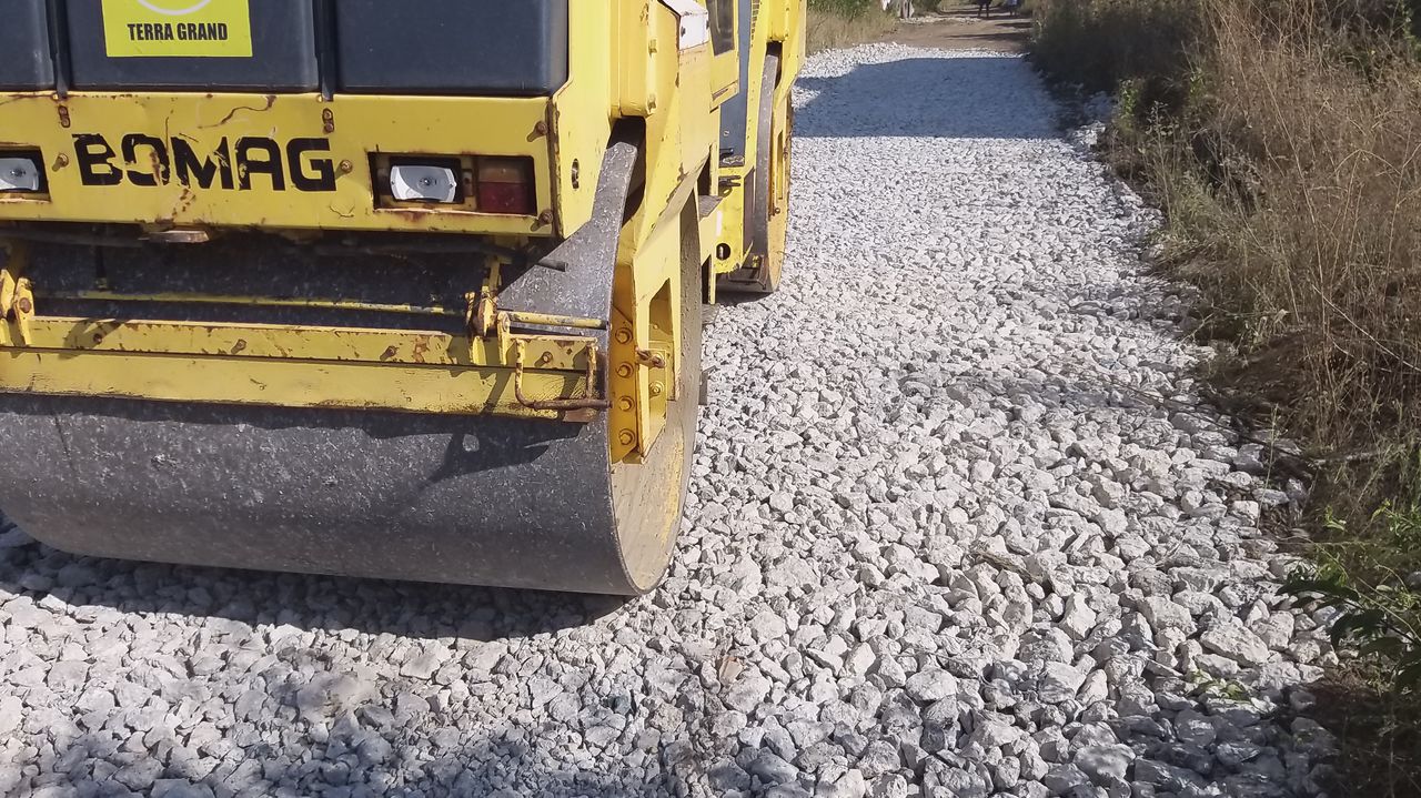 Oferim servicii de reparație si construcție a drumurilor de orice tip. Bobcat foto 0