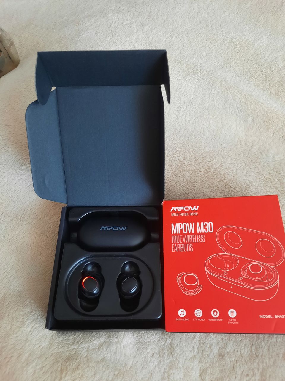 Прлдам новые беспроводные наушники MPOW M30...привезла с Англии..цена ...