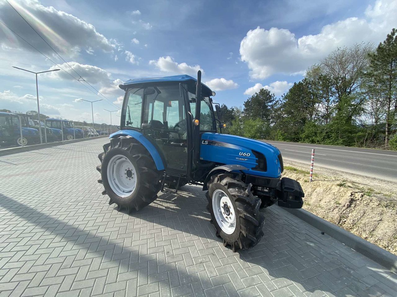 Se vinde tractor LEUS LS U60 (coreea) фото 4