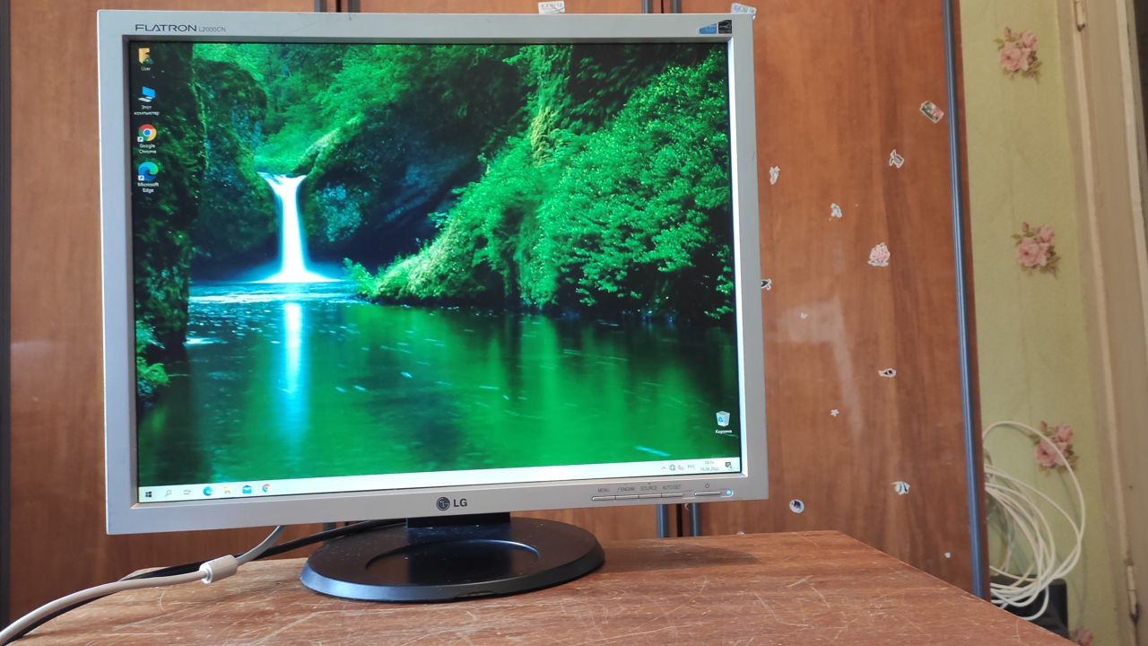 Большой Монитор LG. Диагональ 20".