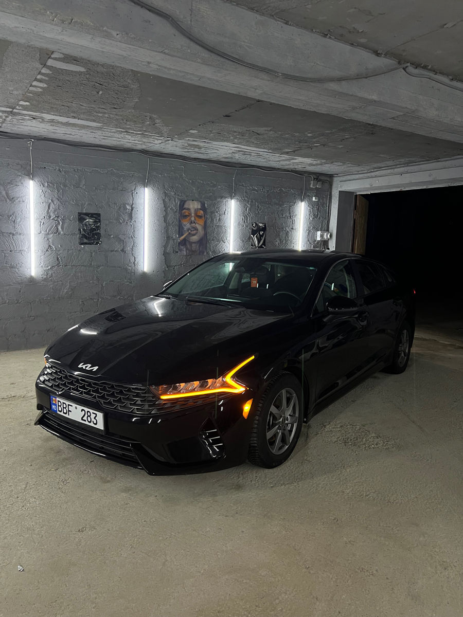 KIA K5 фото 0
