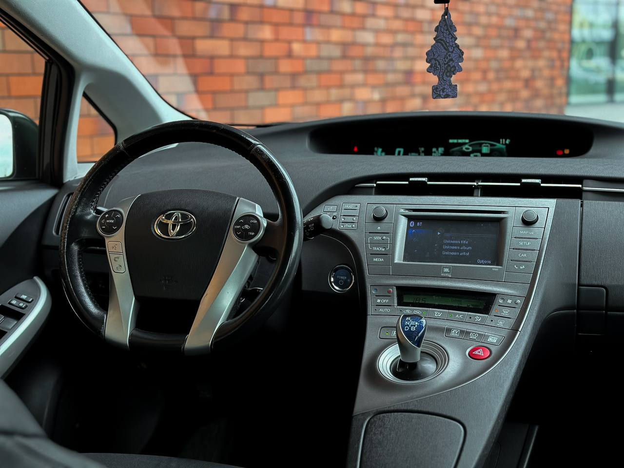 Toyota prius - chirie auto - авто прокат - rent a car foto 1