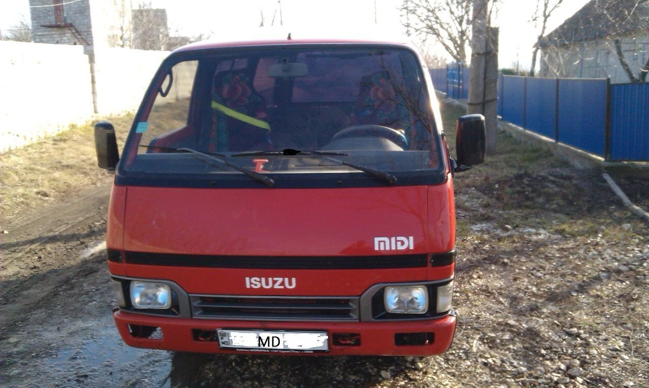 Isuzu Midi