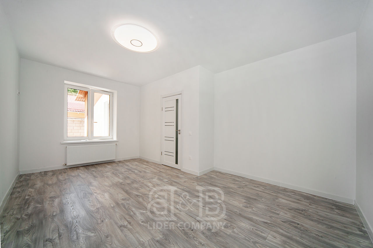 Se vinde casă - Buiucani, de tip Apartament la sol - 62,8 m.p. foto 6