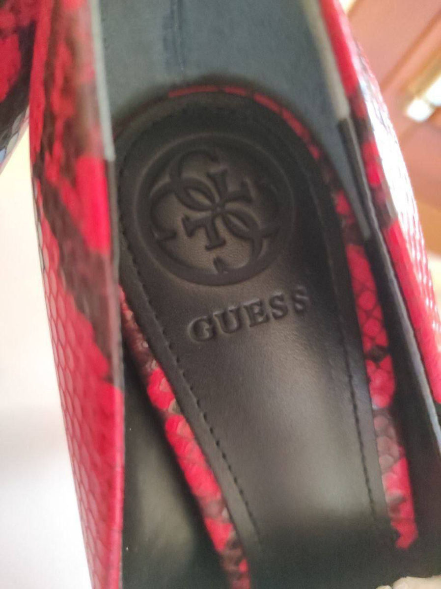 Guess foto 1