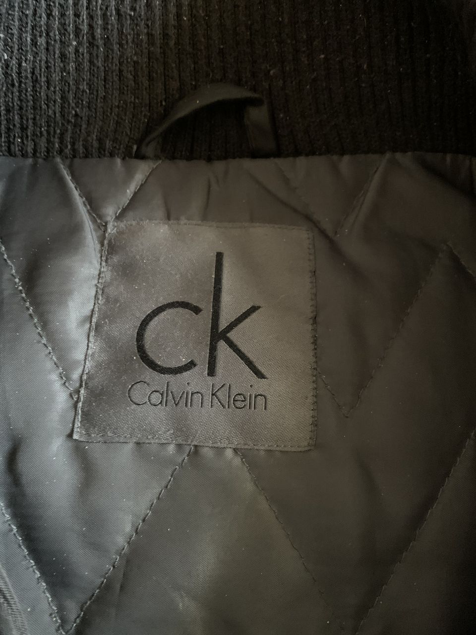 Куртки Calvin Klein 100% оригинальные размер M/L в идеальном состоянии!!! foto 1