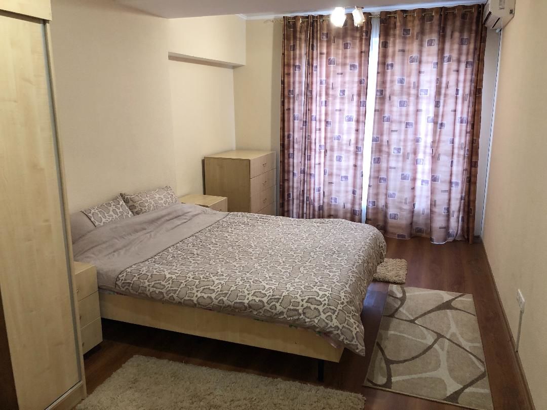 Apartament cu 2 camere, 100 m², Centru, Chișinău foto 3