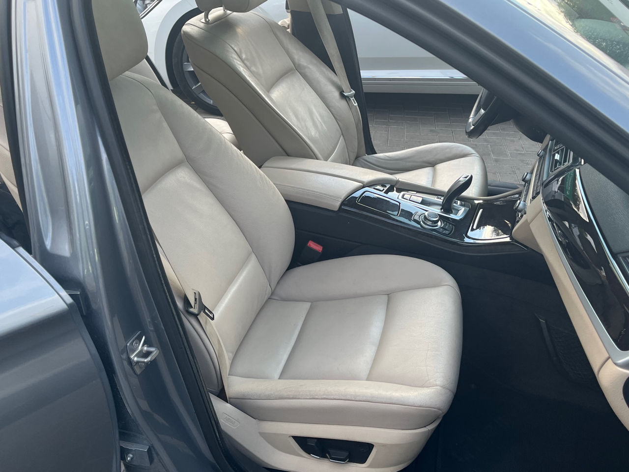 BMW 5 Series foto 7